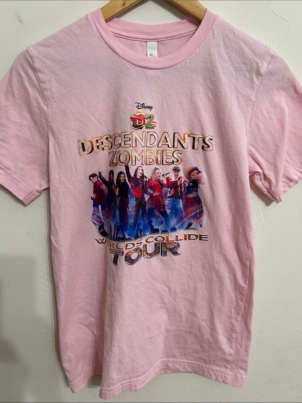 Disney Pink Descendants Zombies "Worlds Collide" Tour Tee Youth S - Picture 2 of 5